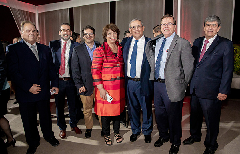Andrés Chiappori, Alan Davey, Giancarlo Chiappori, Ana Chiappori, Carlos Herbozo, Enrique Chiappori y Enrique Garland.